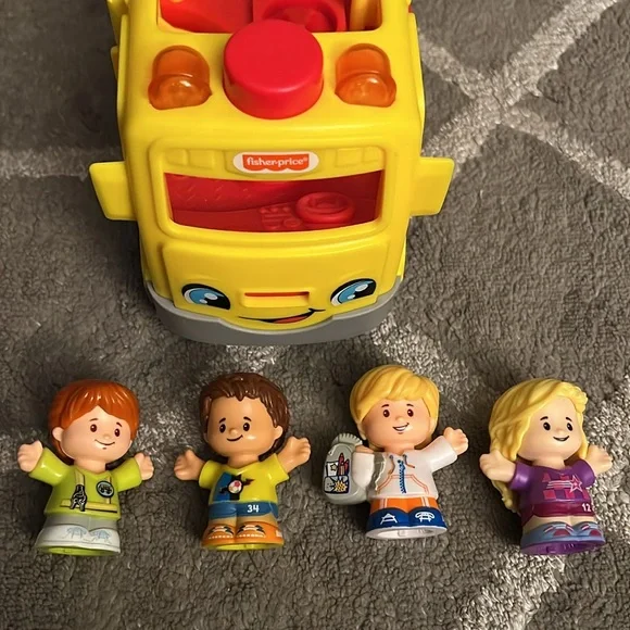 Fisher Price Little People School Bus and Firetruck with 6 figures - Picture 10 of 12